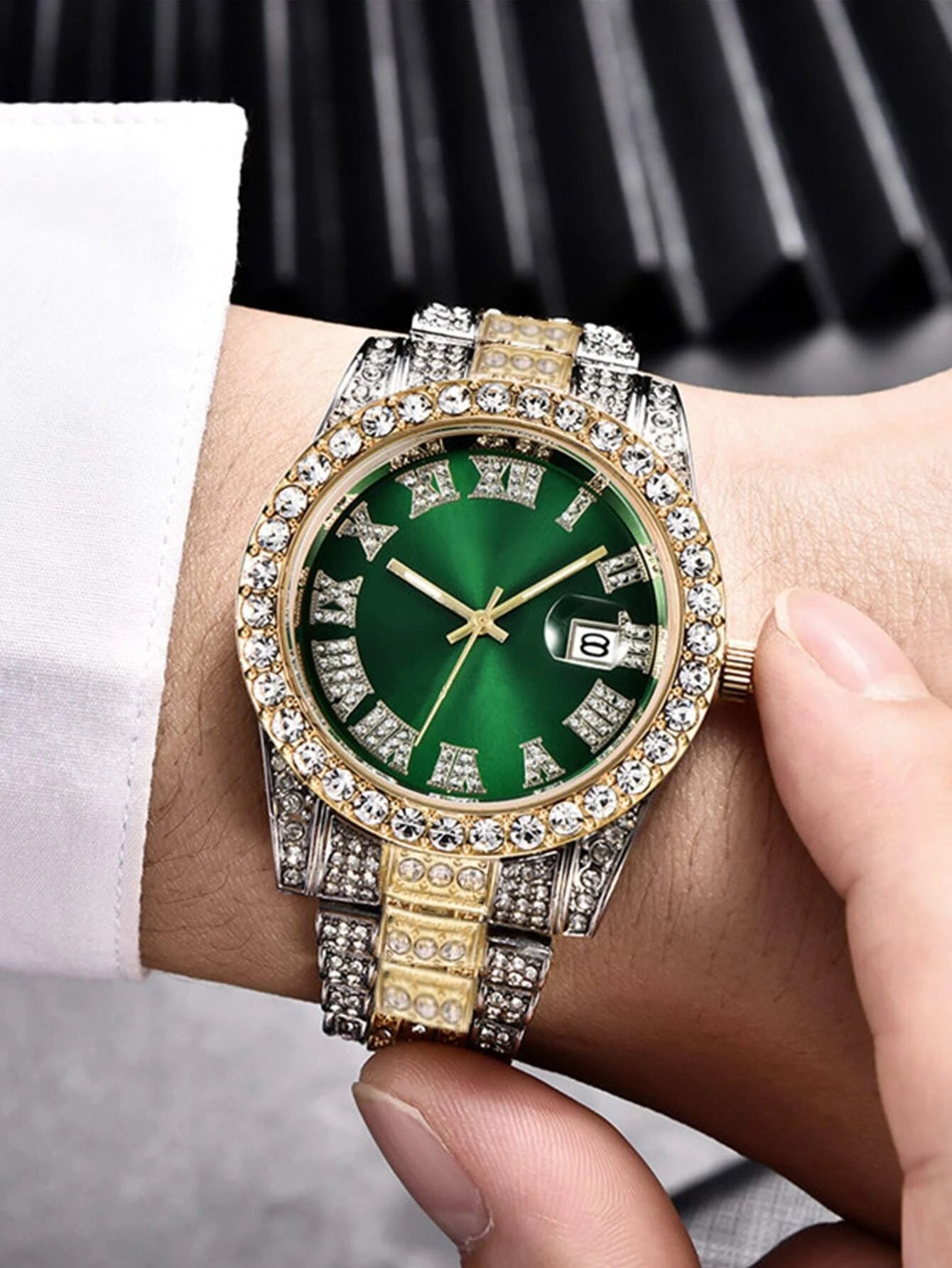 Men Rhinestone Decor Date Quartz Watch