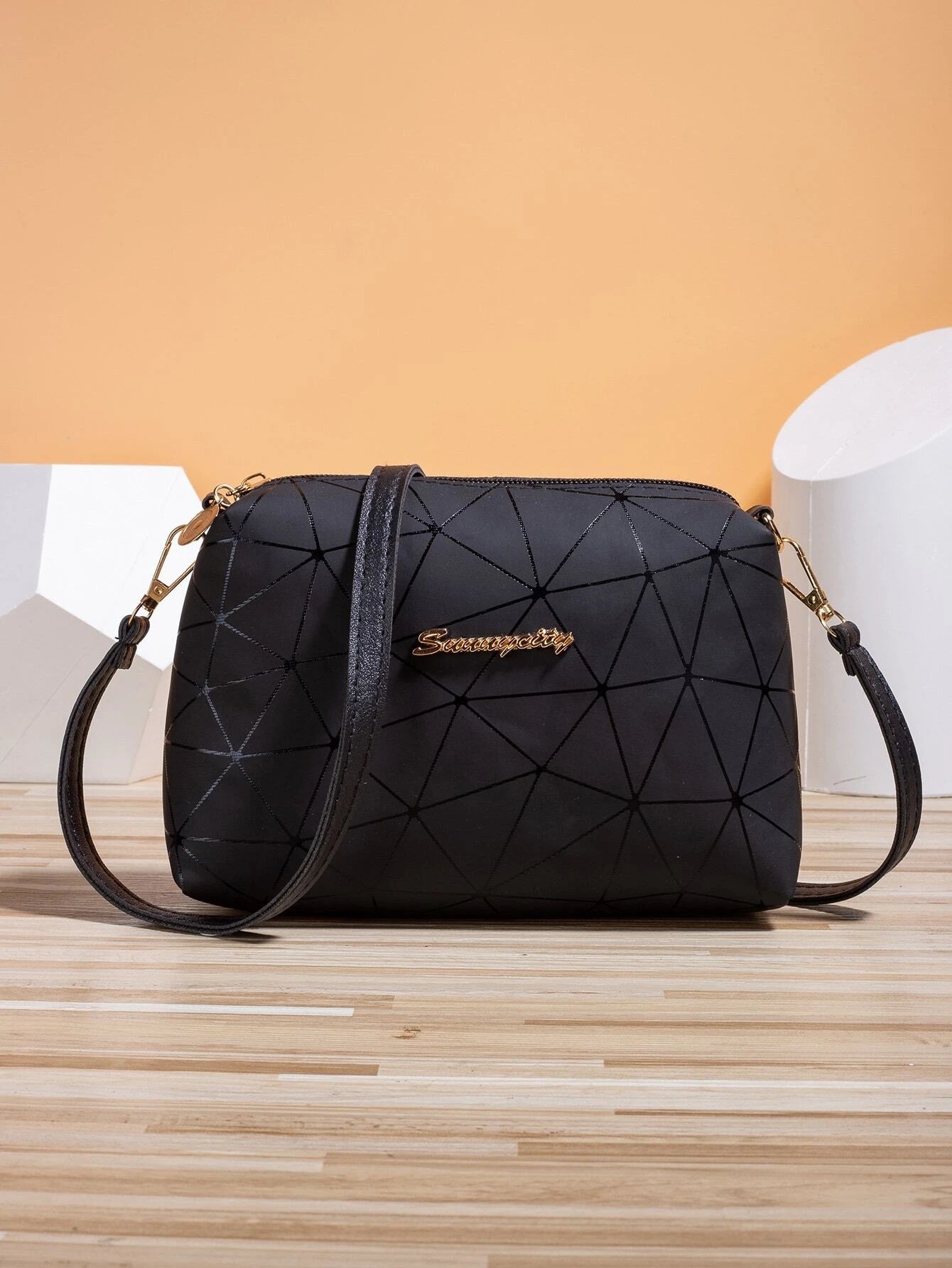 Geometric Pattern Metal Letter Decor Shoulder Bag