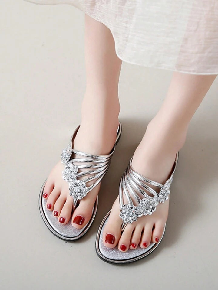 Women Summer Fashionable And New French-Style Non-Slip Comfortable Flat Toe Ring Sandals With Silver Round Head, Decorated With Rhinestone Flowers