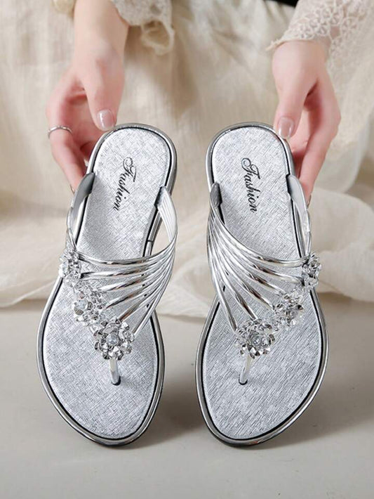 Women Summer Fashionable And New French-Style Non-Slip Comfortable Flat Toe Ring Sandals With Silver Round Head, Decorated With Rhinestone Flowers