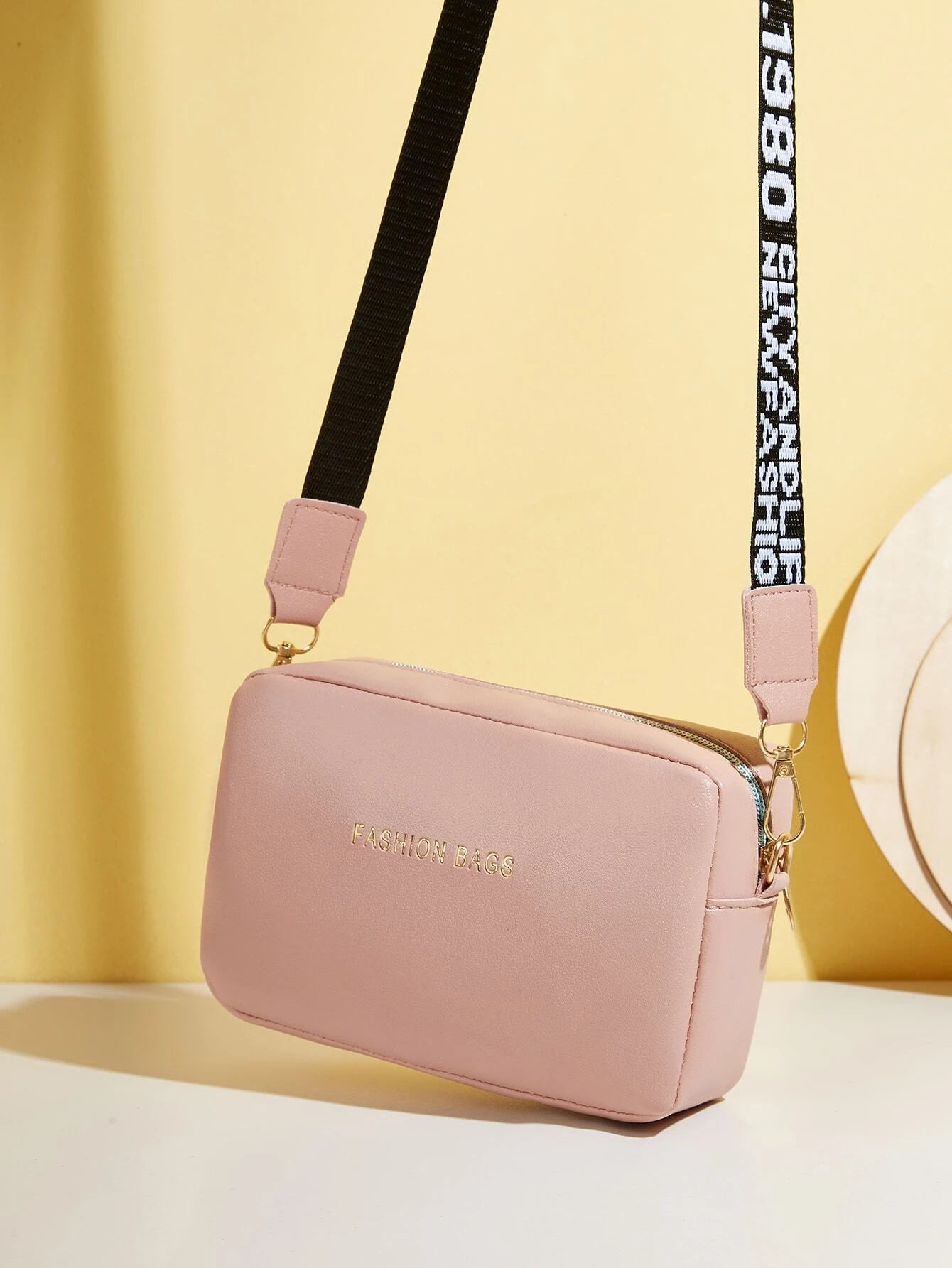 Mini Letter Graphic Crossbody táska