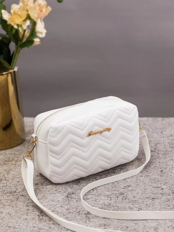 Mini Metal Letter Decor Chevron Crossbody táska