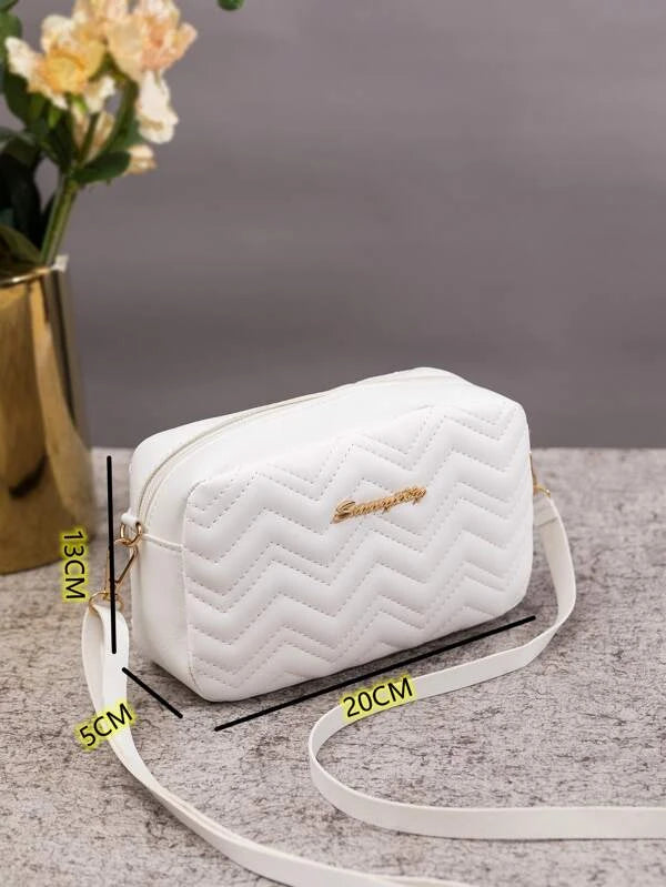 Mini Metal Letter Decor Chevron Crossbody táska