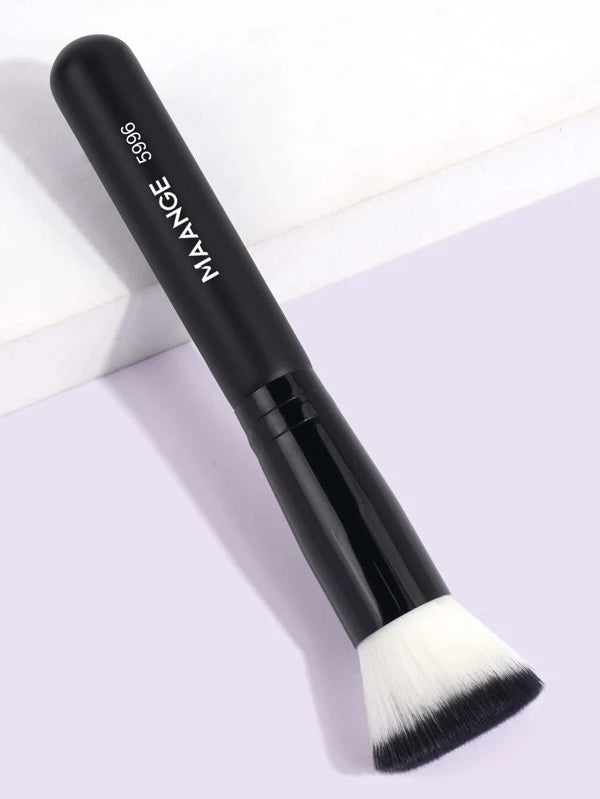 1pc Foundation Brush (in 4 COLORS)
