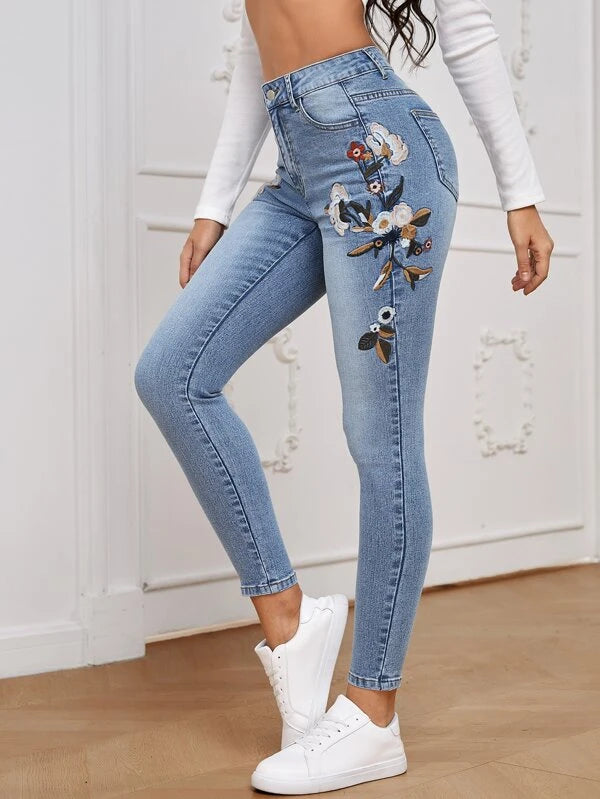 Floral Embroidery Skinny Jeans77