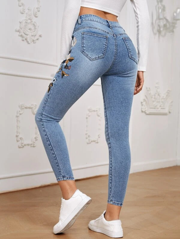 Floral Embroidery Skinny Jeans77